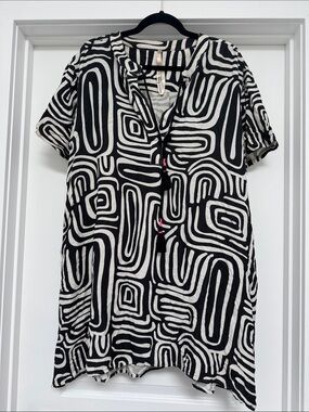 Uncle Frank Black & White Graphic mini dress with pockets